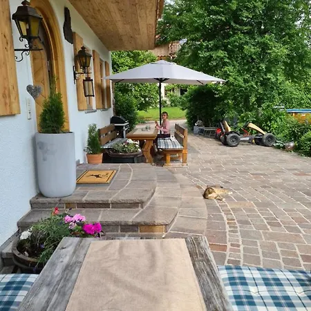 Schnitzhof 招待所 3*