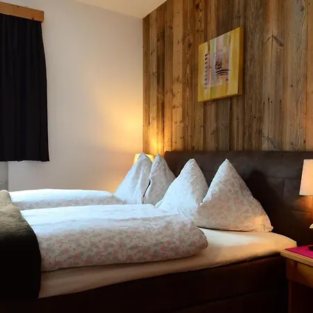 Schnitzhof Guest house 3*